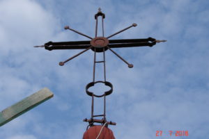 Krzyż i kule z wieży kościoła (5)